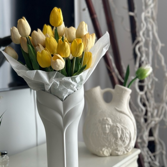 Native American Cuple White ceramic Vase - Picture 9 of 10